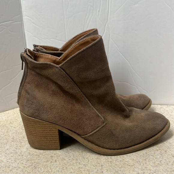 Qupid Perforated Block Heeled Western Booties